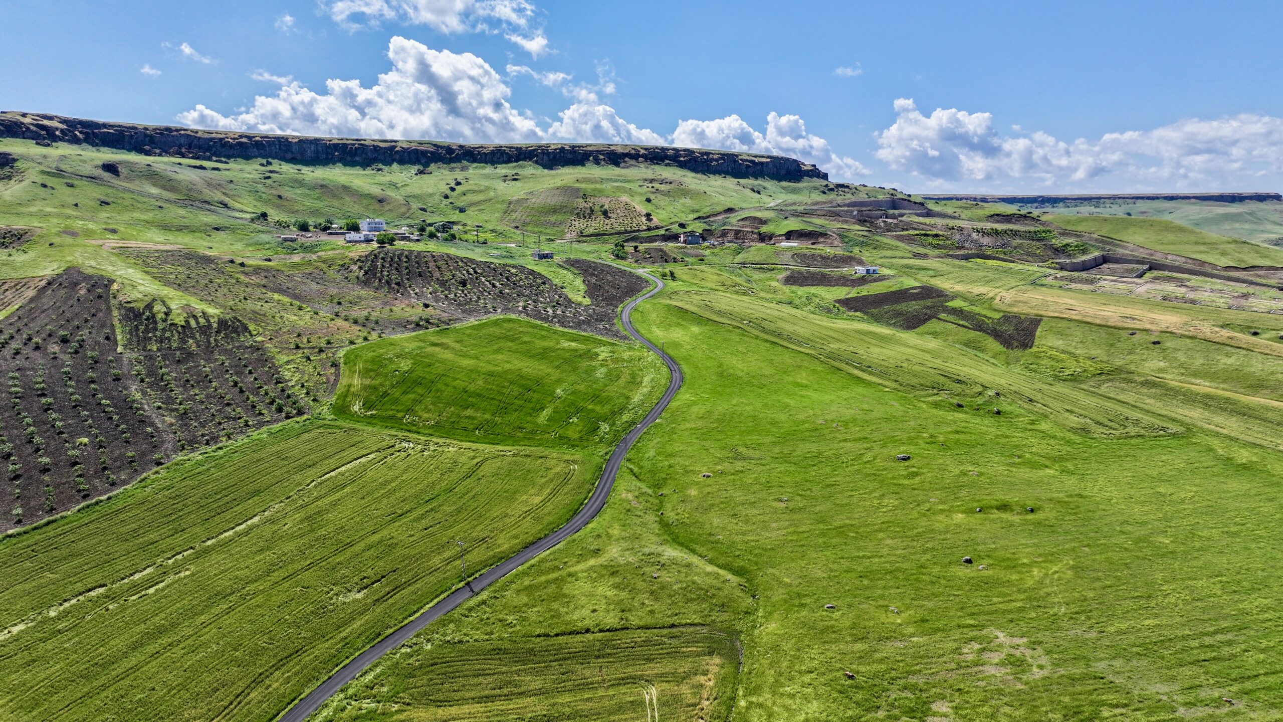 1 kilometrelik köy yolu asfaltlandı