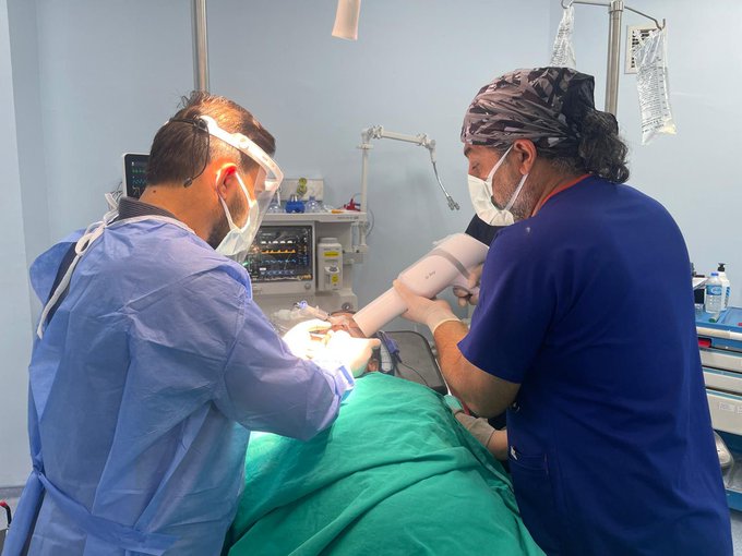 Sinüse kaçan diş kökü ve kist çıkarıldı