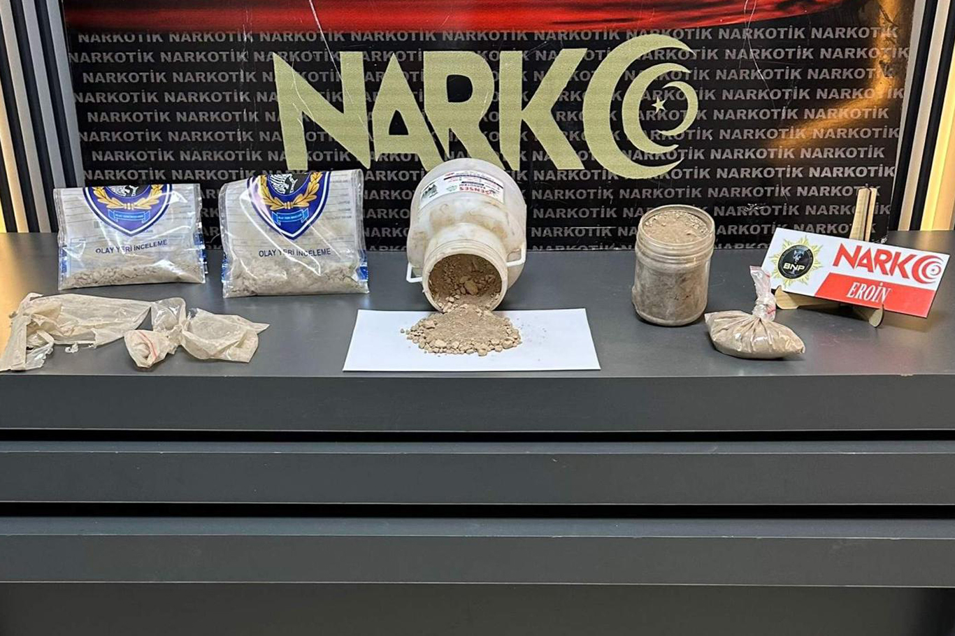 2 polisin yaralanmasına neden olan araçta 2 kilo eroin ele geçirildi