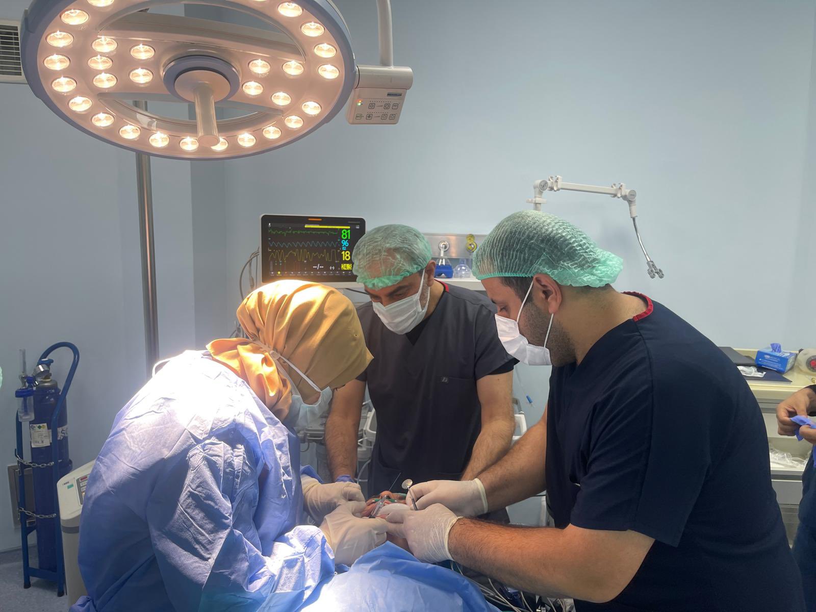 Diş hastanesinde bakıma muhtaçlar için ameliyat hizmeti