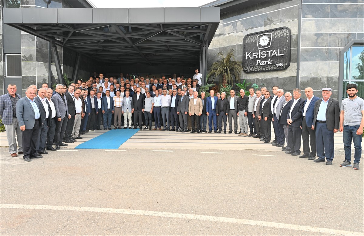 Vali Canalp, eski muhtarları ağırladı