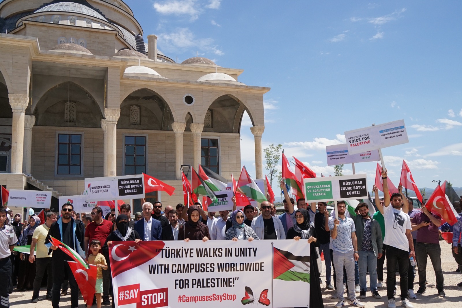Öğrencilerinden Gazze’ye destek yürüyüşü