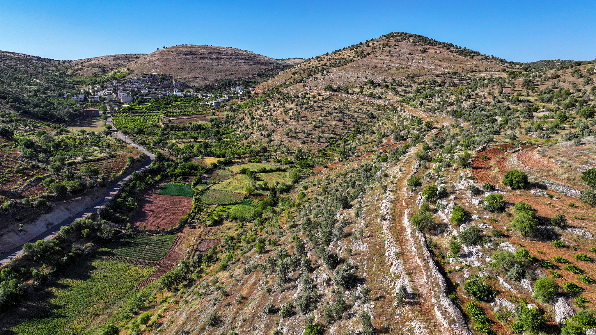 1.5 kilometre uzunluğunda yol yapımı