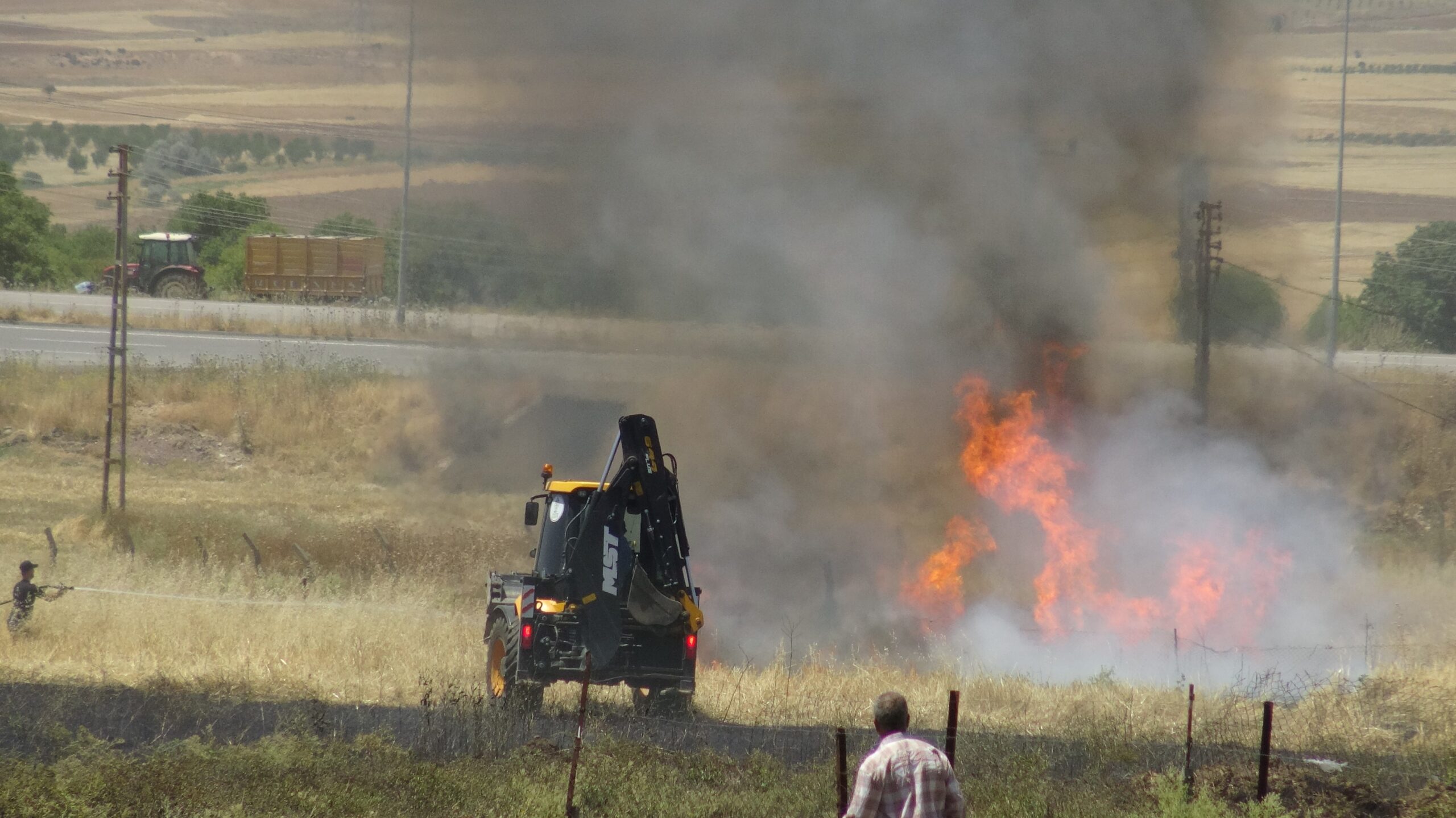 20 dönüm buğday ve arpa tarlası yandı