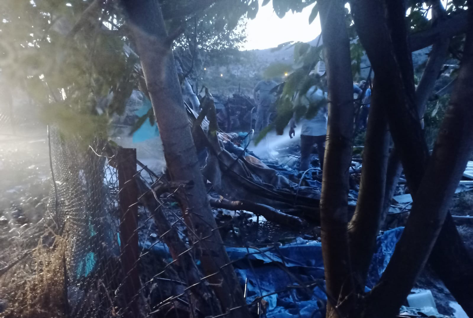 Çilek bahçesinde çıkan yangın korkuttu