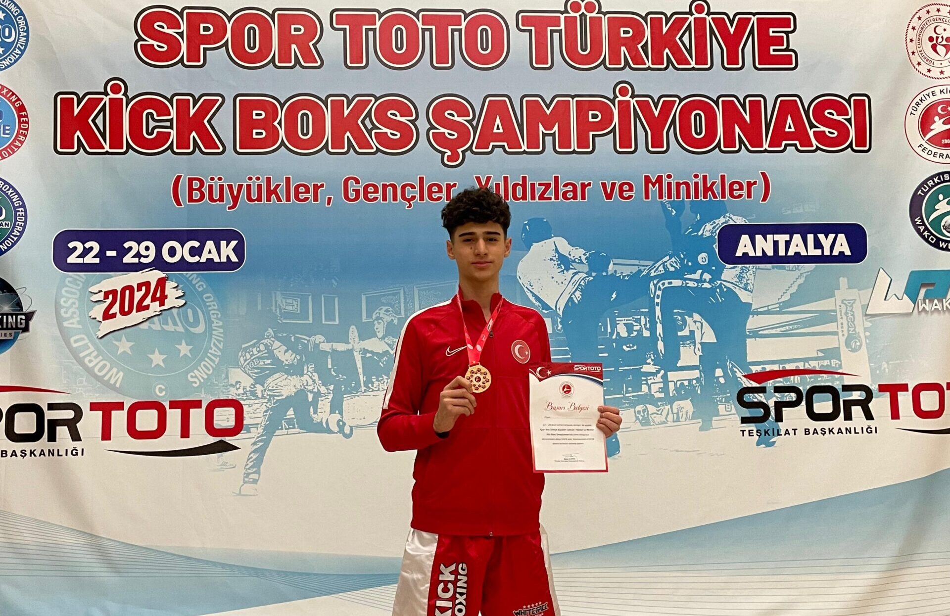 Çelik, Dünya Kupası için Macaristan yolcusu