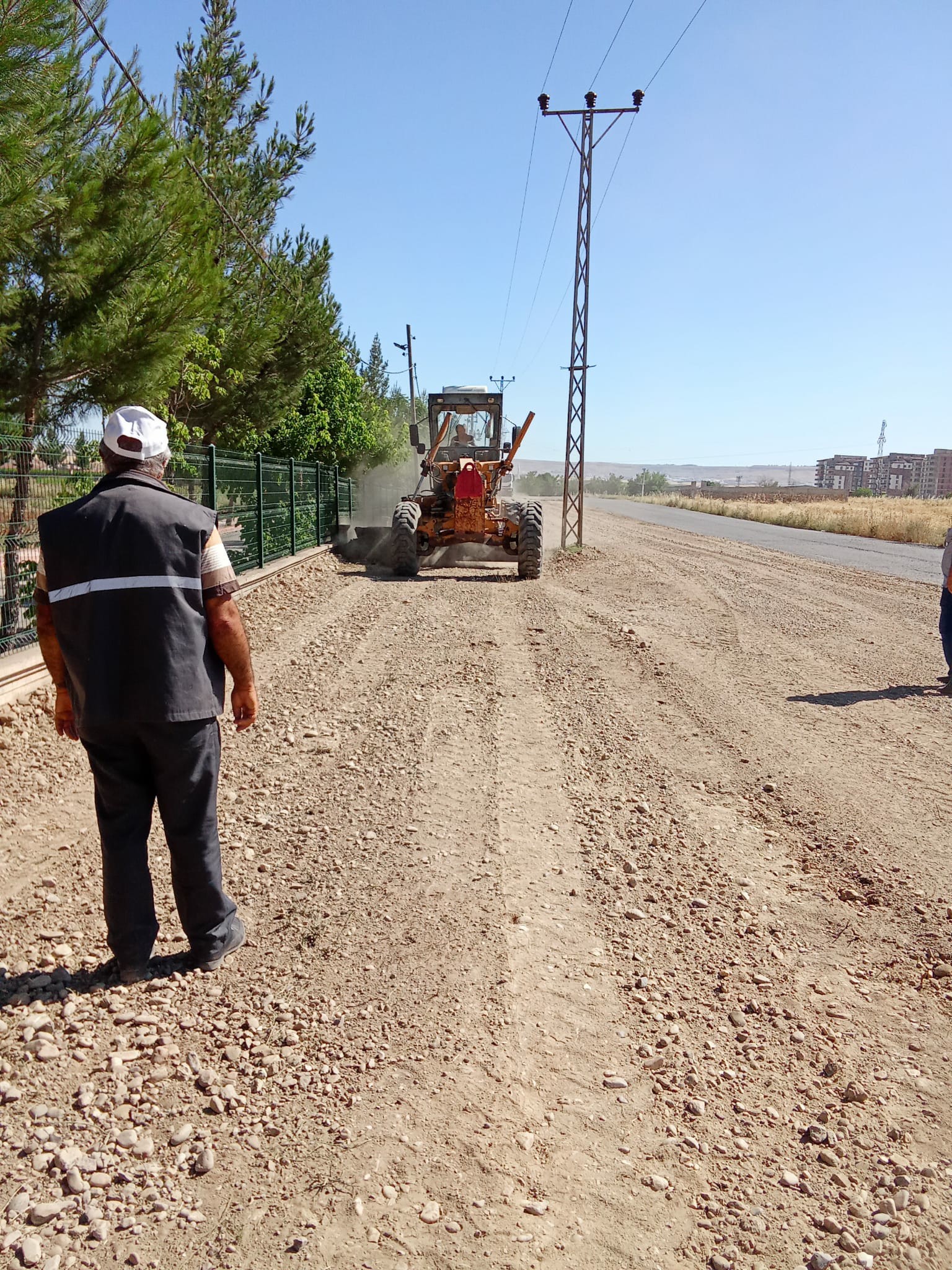 Mezarlık ziyaretleri için park alanı oluşturuldu