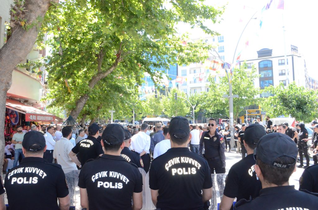 BATMAN’DA HAREKETLİ SAATLER! 3 GÖZALTI