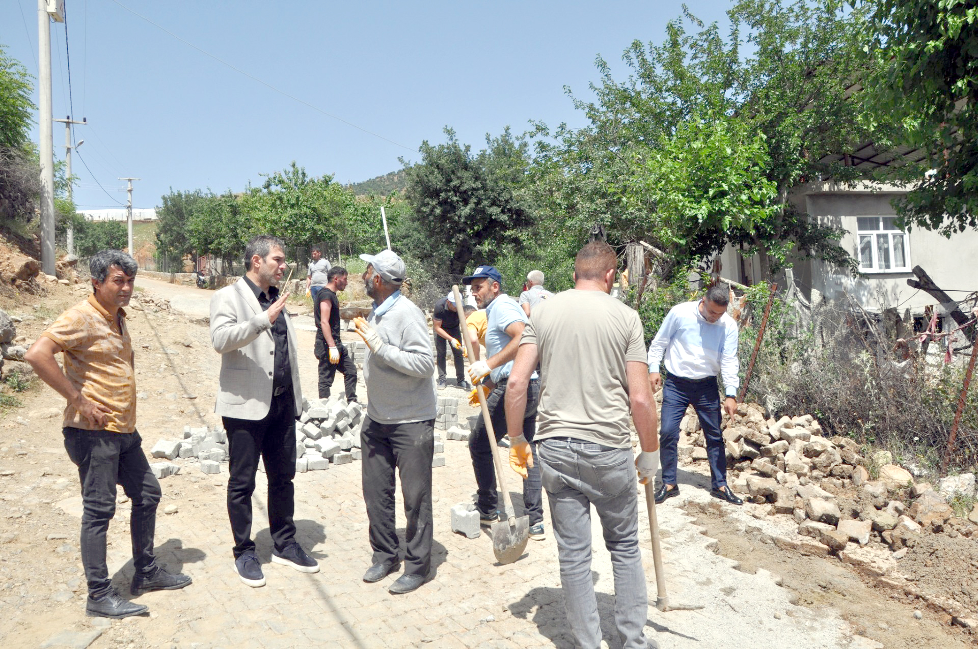 Başkan Demir: Bozuk yol kalmayacak