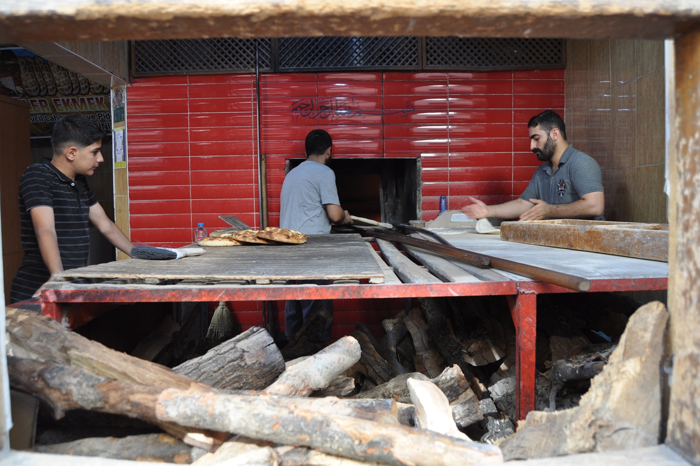 Batmanlı fırıncılar bunaltıcı sıcakta zorlu mesai