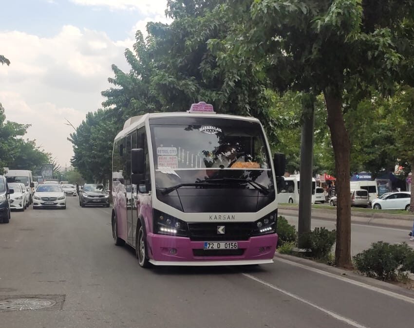 MİNİBÜSÇÜLER, BELEDİYENİN KARARINI DİNLEMİYOR!