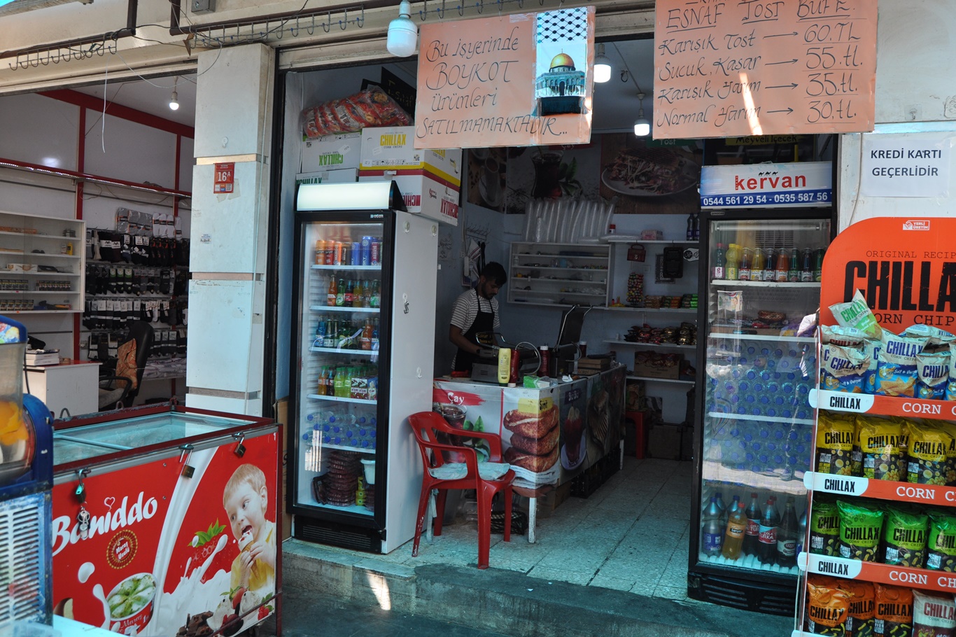 “Bu iş yerinde boykot ürünleri satılmamaktadır”