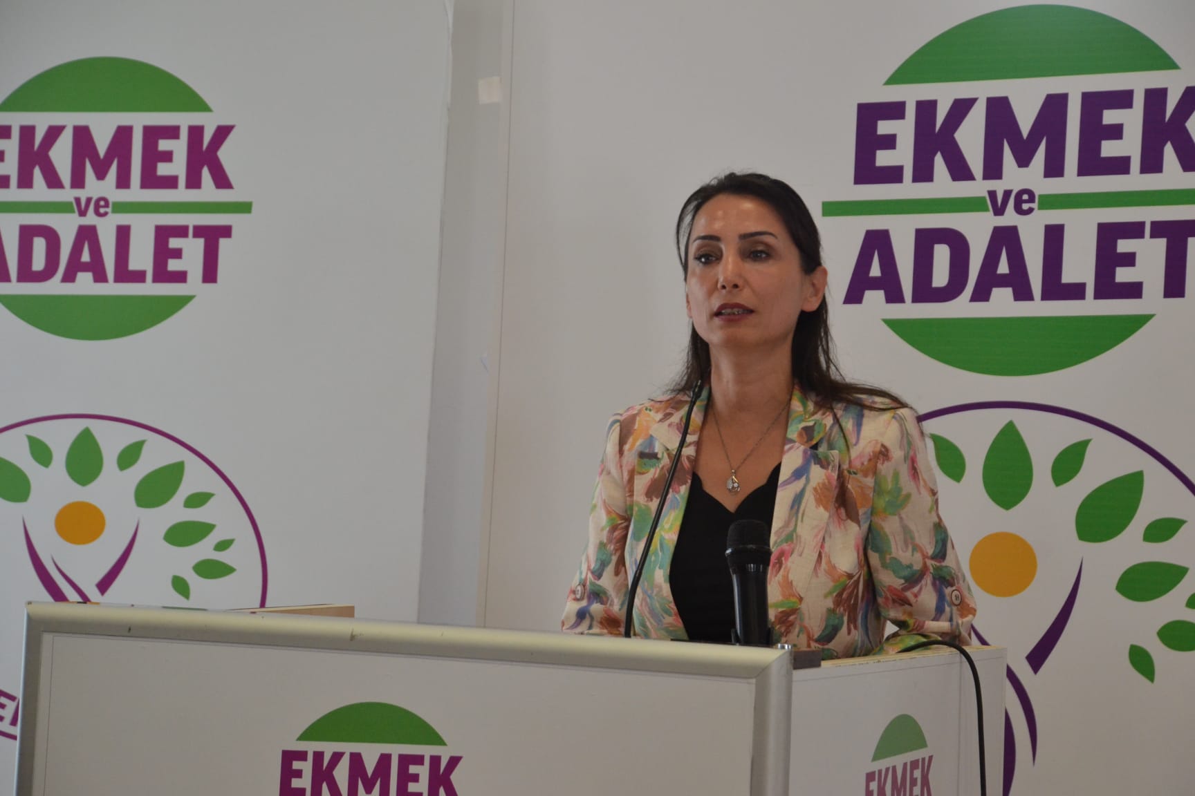 “Türkiye’de Hak İhlalleri ve Yoksulluk Diz Boyu”