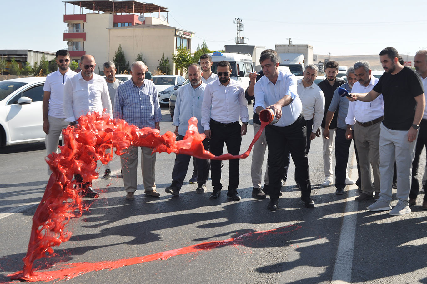 Ramanlı, 4 kişinin öldüğü yerde yolu kapatıp eylem yaptı