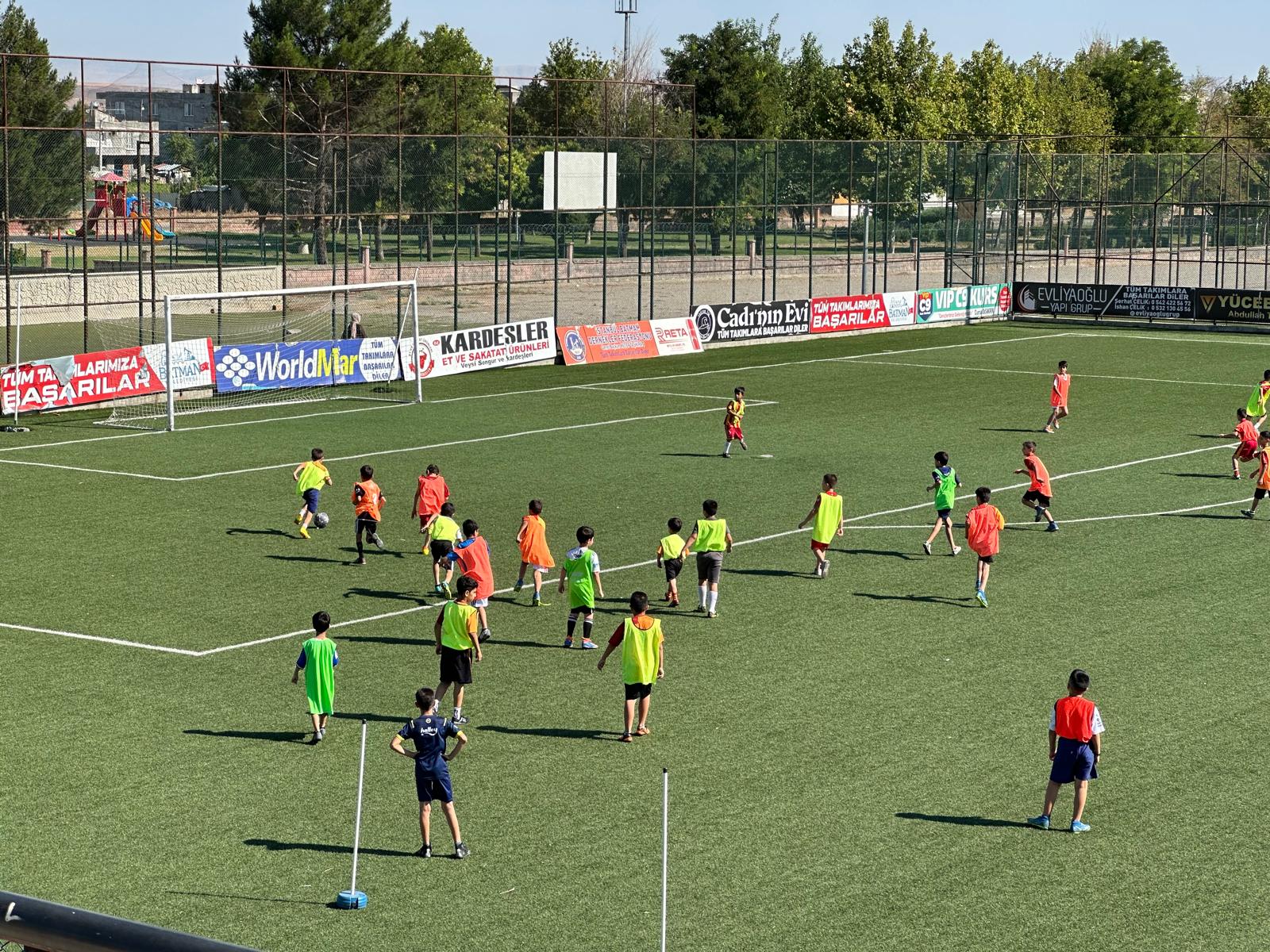 Batman’da gençler için futbol eğitimi kursları devam ediyor