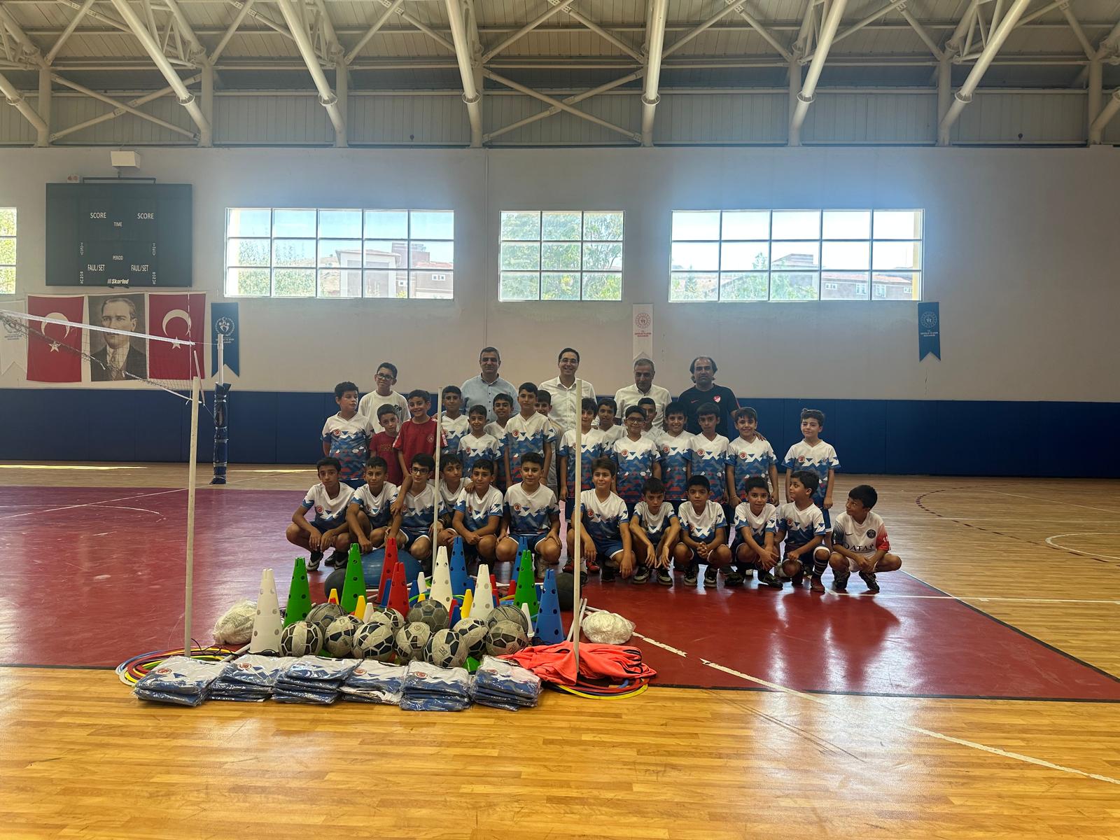 Kursiyerlere malzeme dağıtıldı