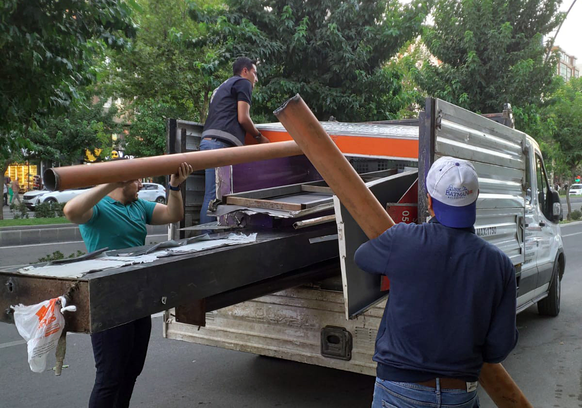 Kent Estetiğini Bozan Reklam Unsurları Kaldırdı