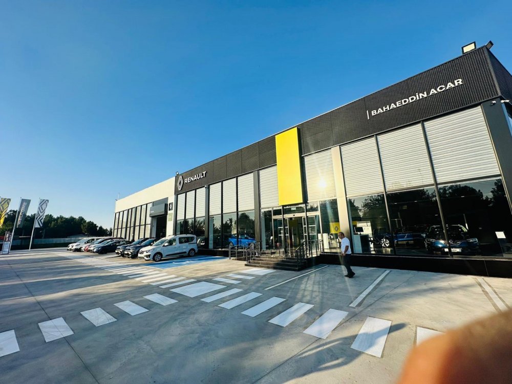 Renault ve Dacia plaza hizmete açıldı