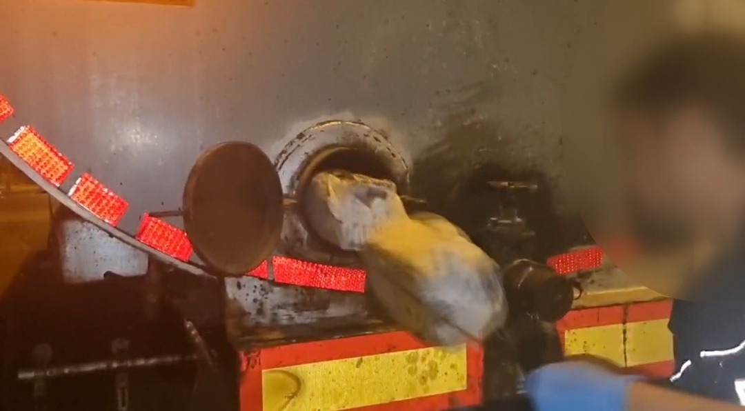 Asfalt tankerinde kaçak sigara ele geçirildi