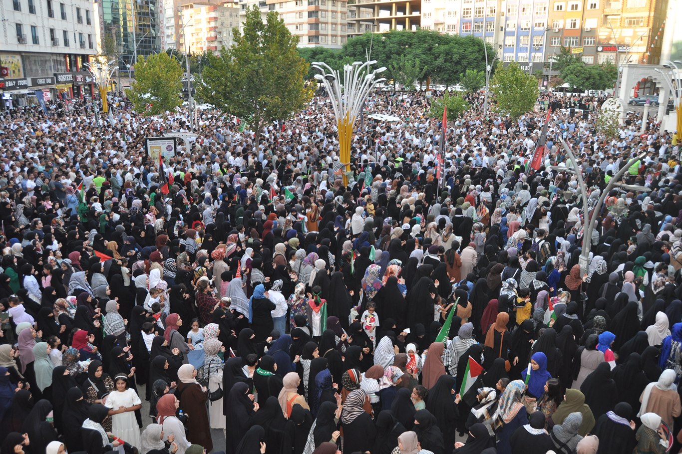 Batman’da on binler Gazze için alandaydı