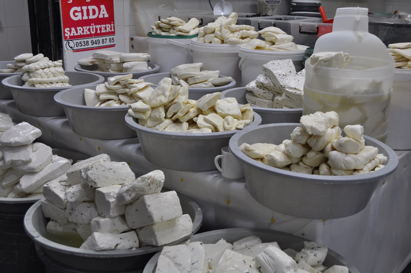 Şarküteri işletmecileri: Peynir fiyatlarında ciddi bir artış yok