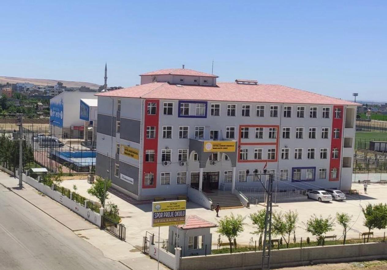 Batman’da Türkiye’nin İlk Spor Ortaokulu Açıldı