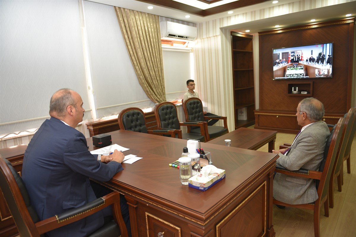 Vali Canalp, Bakanlarla Öğrenci Barınma Toplantısı Yaptı