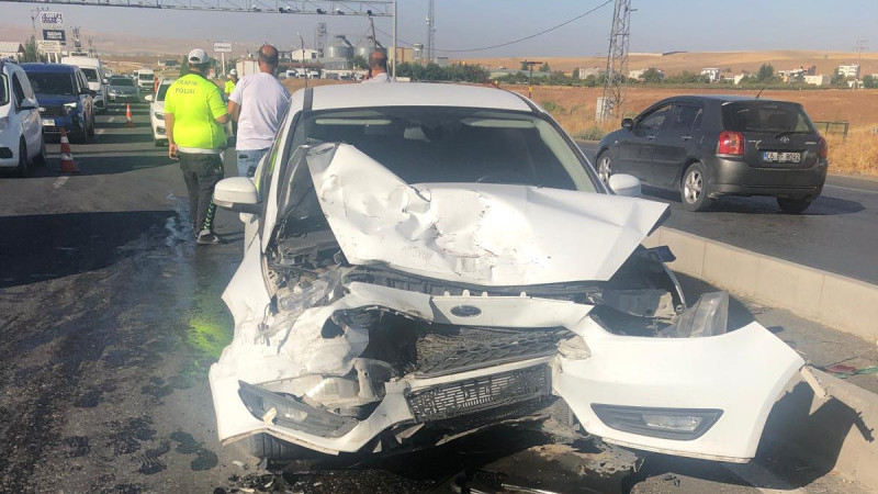 ÖLÜM YOLUNDA KAZA: 6 YARALI