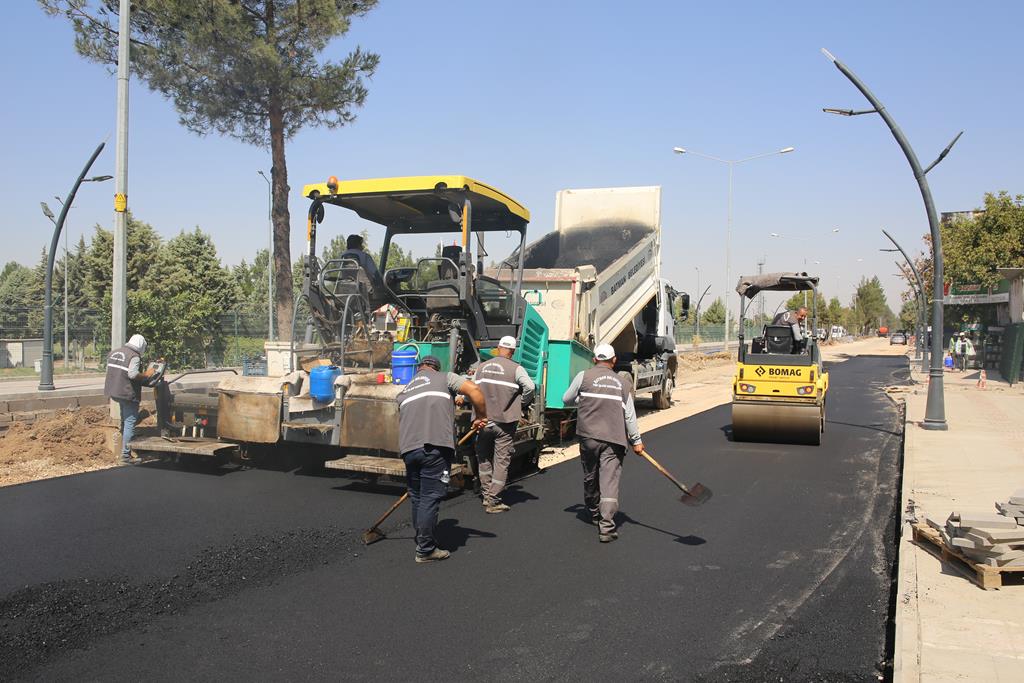 Sıcak Asfalt Çalışmaları Devam Ediyor