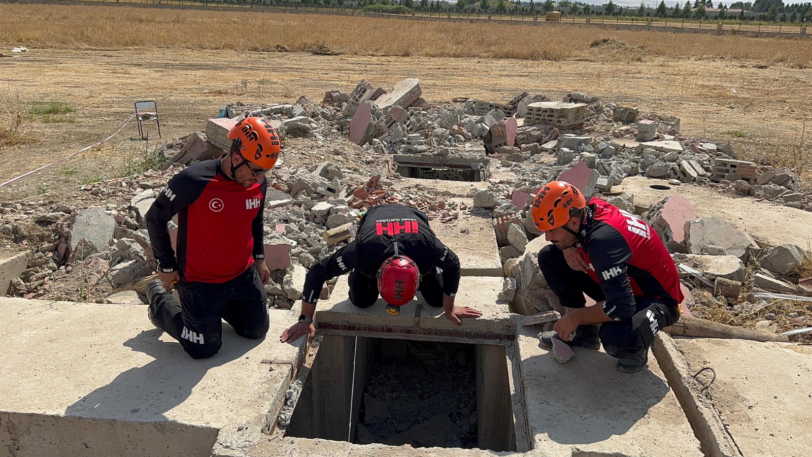 İHH’dan gerçeği aratmayan deprem tatbikatı