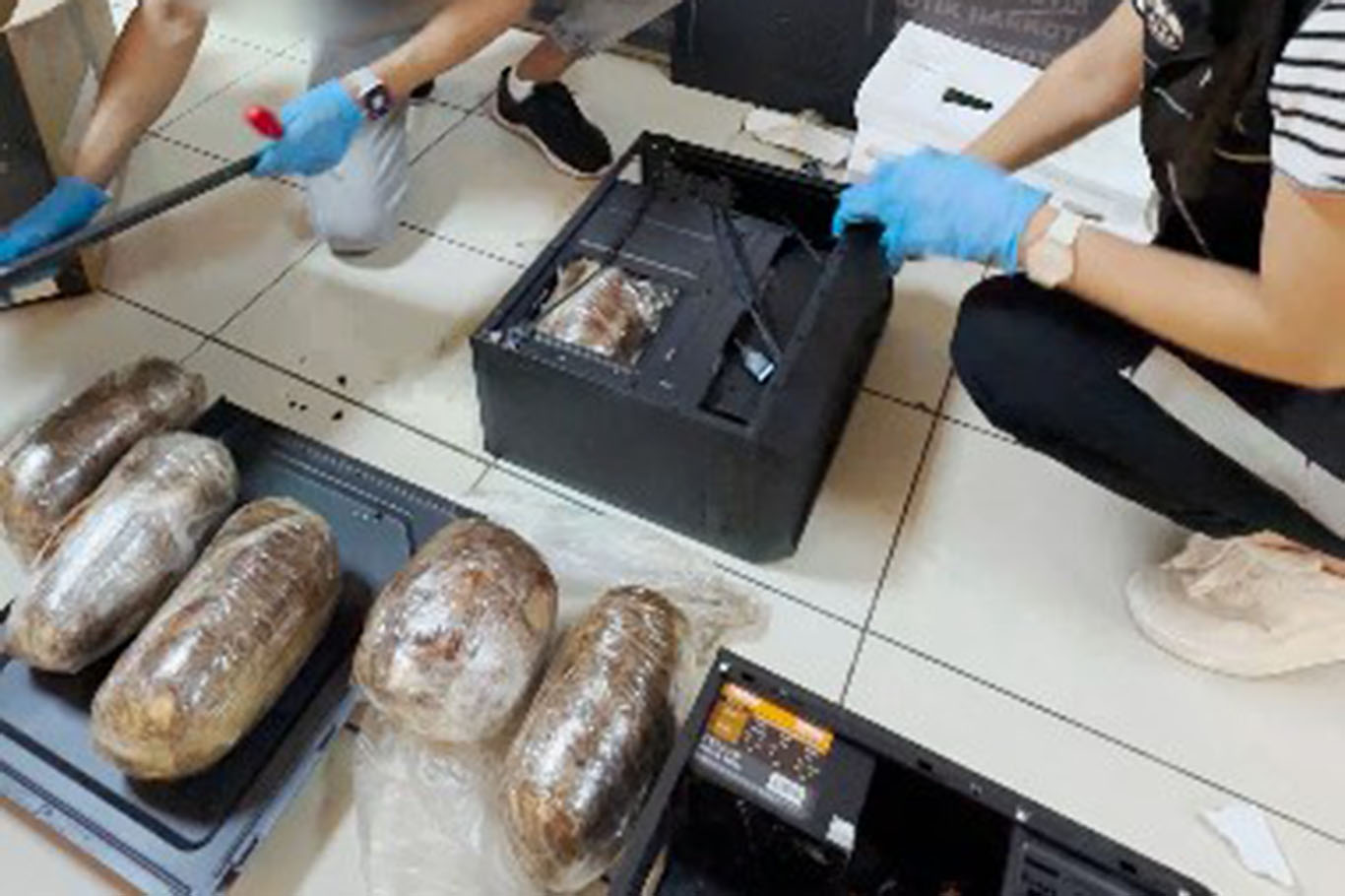 Bilgisayar kasaları içerisinde uyuşturucu sevkiyatı!