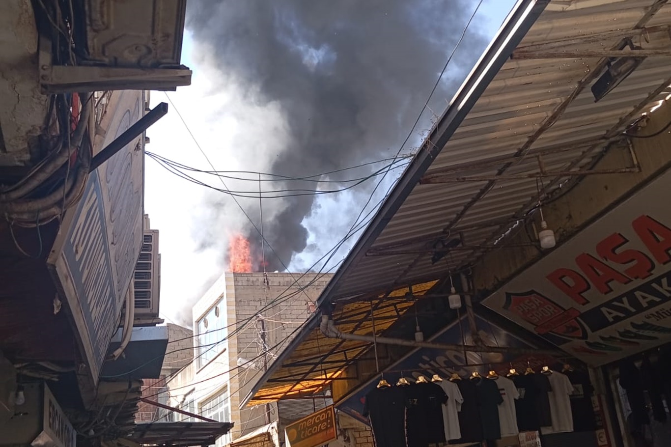 Depo yangını vatandaşı tedirgin etti