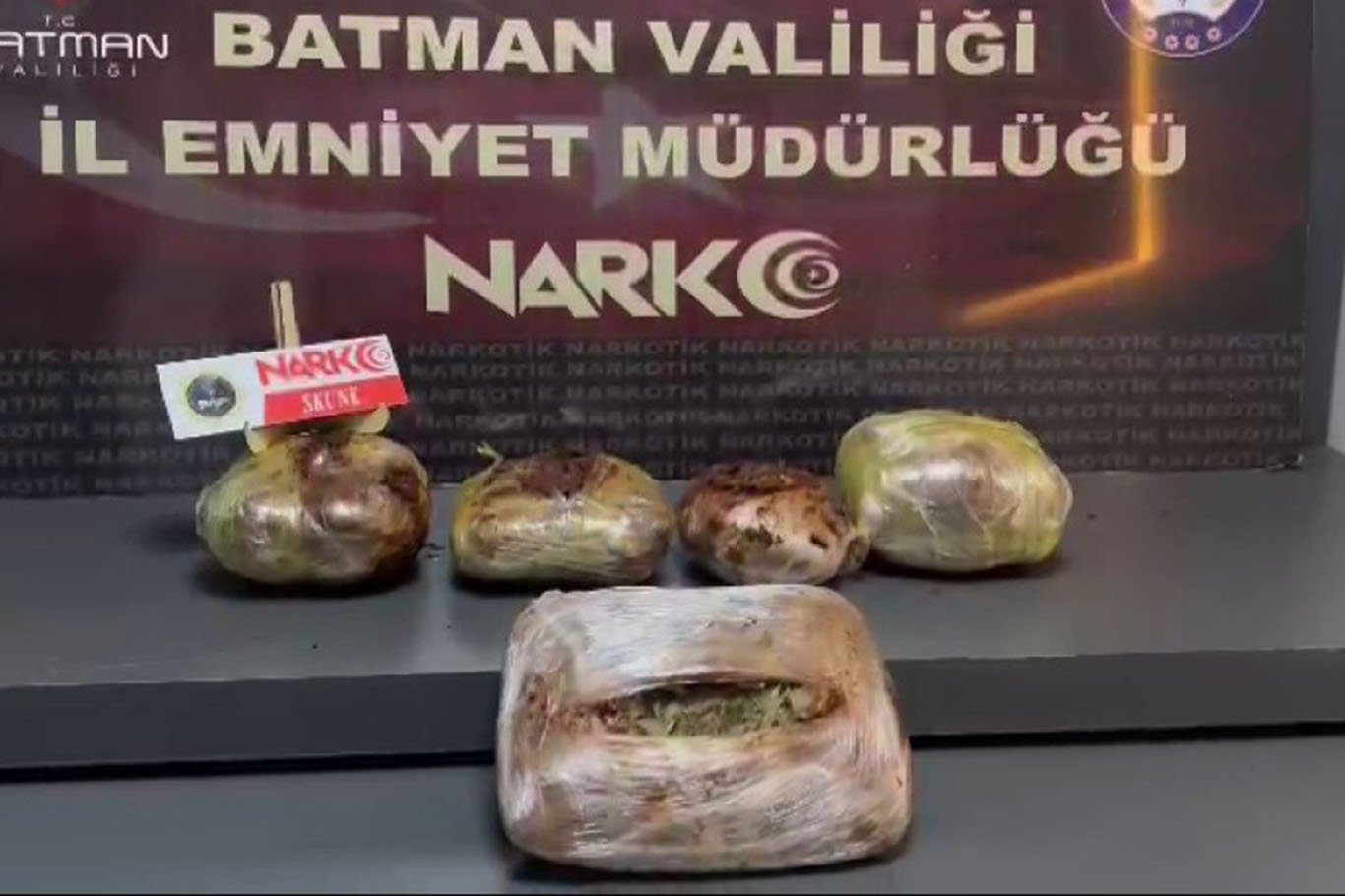 Dur ihtarına uymayan araçta 8,5 kilo uyuşturucu ele geçirildi