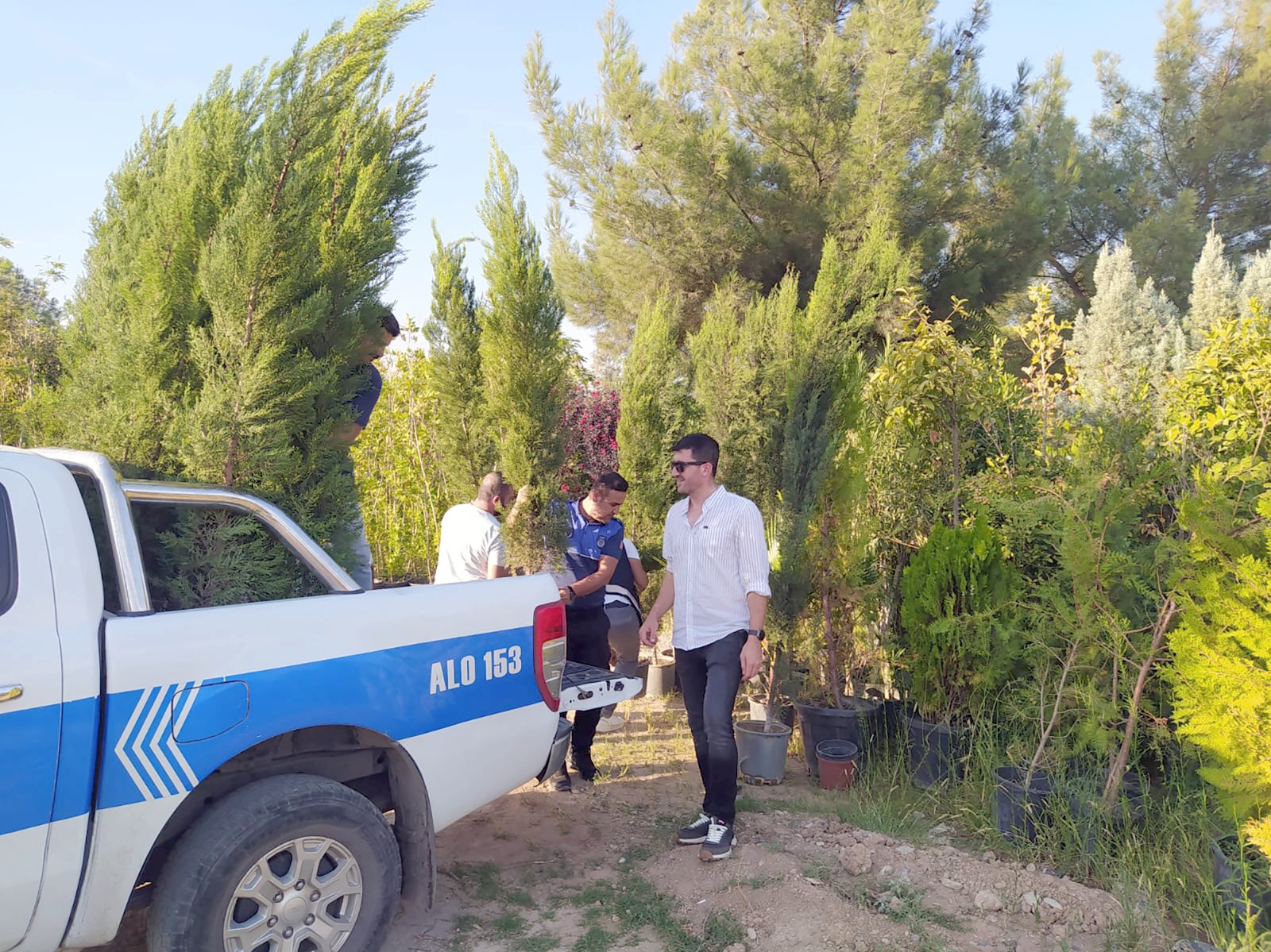 30 ağacı Belediye’ye bağışladı