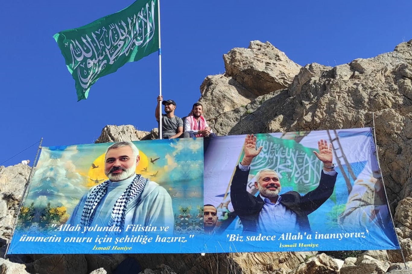 Mereto Dağı’na İsmail Heniyye’nin posteri asıldı