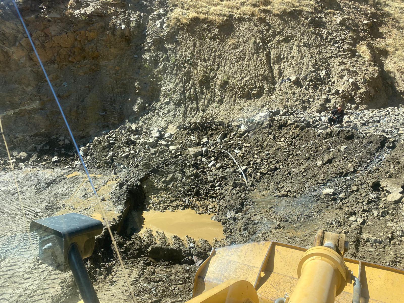 Heyelan nedeniyle kapanan yol ulaşıma açıldı