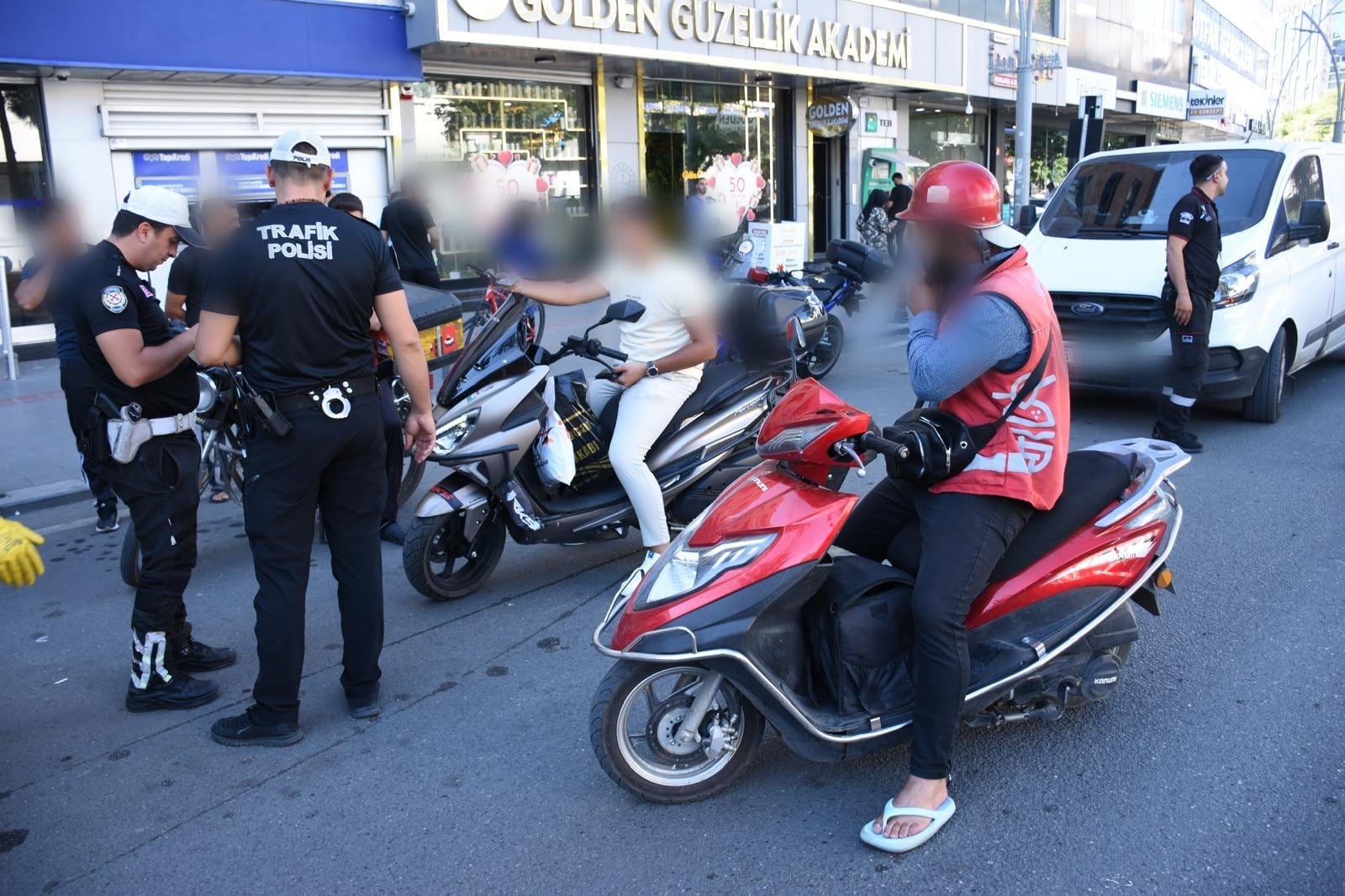 Motosiklet Denetimlerinde 34 Sürücüye Ceza