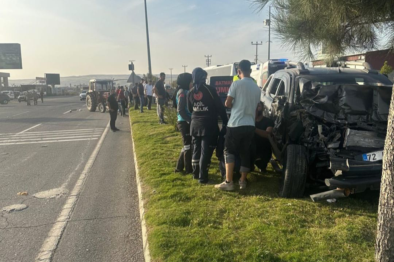 Traktör ile pikap çarpıştı: 2 yaralı