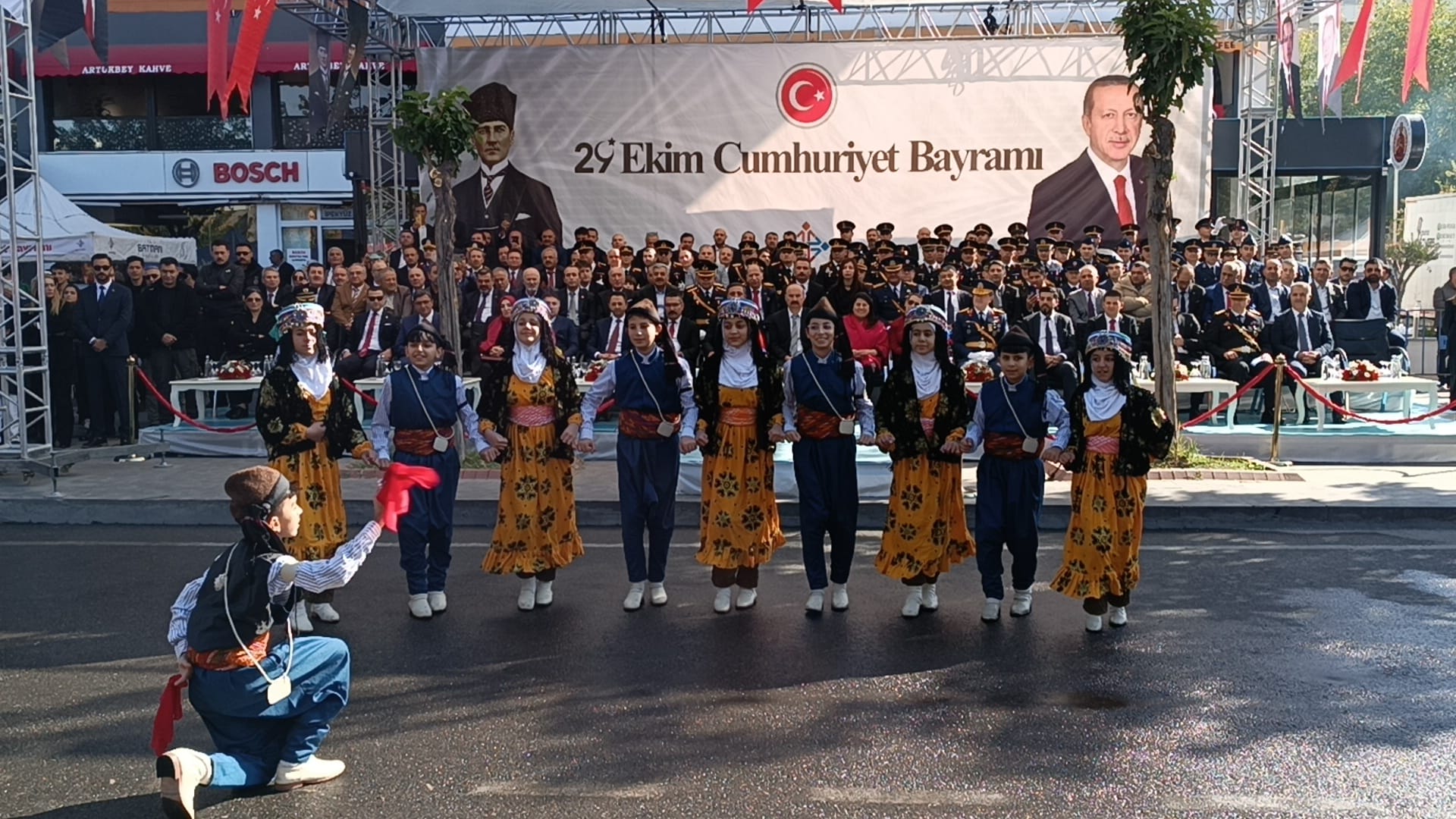 Batman’da Cumhuriyet’in 101. Yılı Coşkuyla Kutlandı