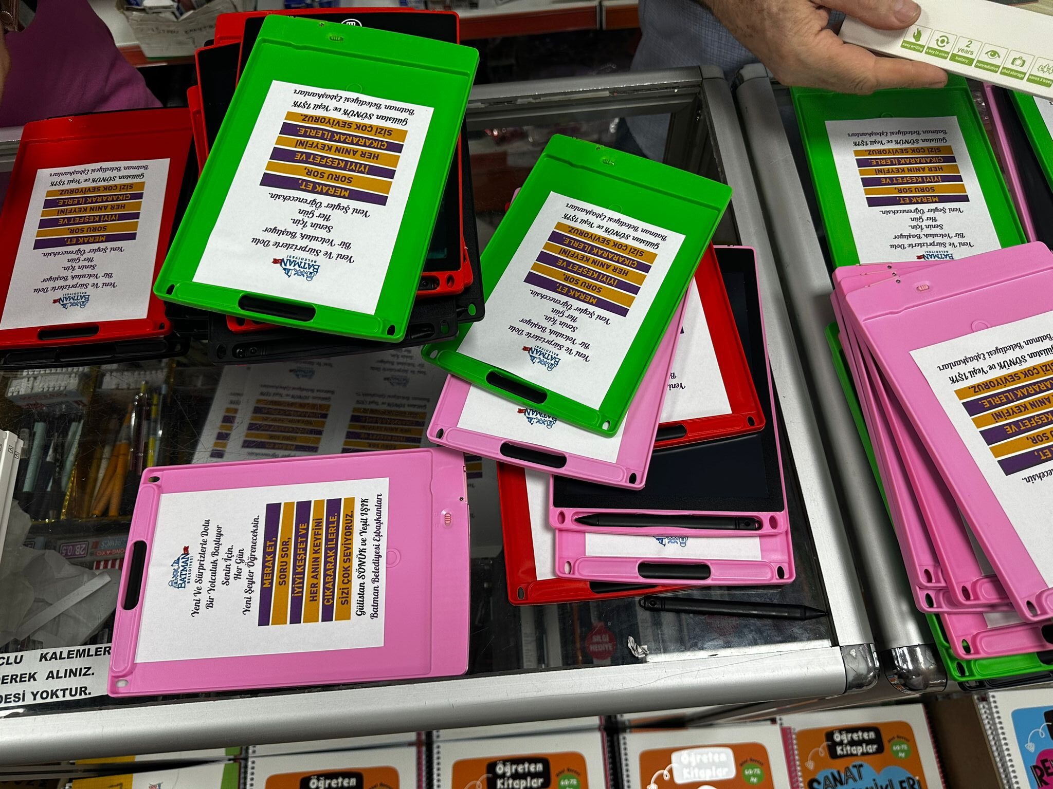 Belediyeden bin öğrenciye kırtasiye yardımı