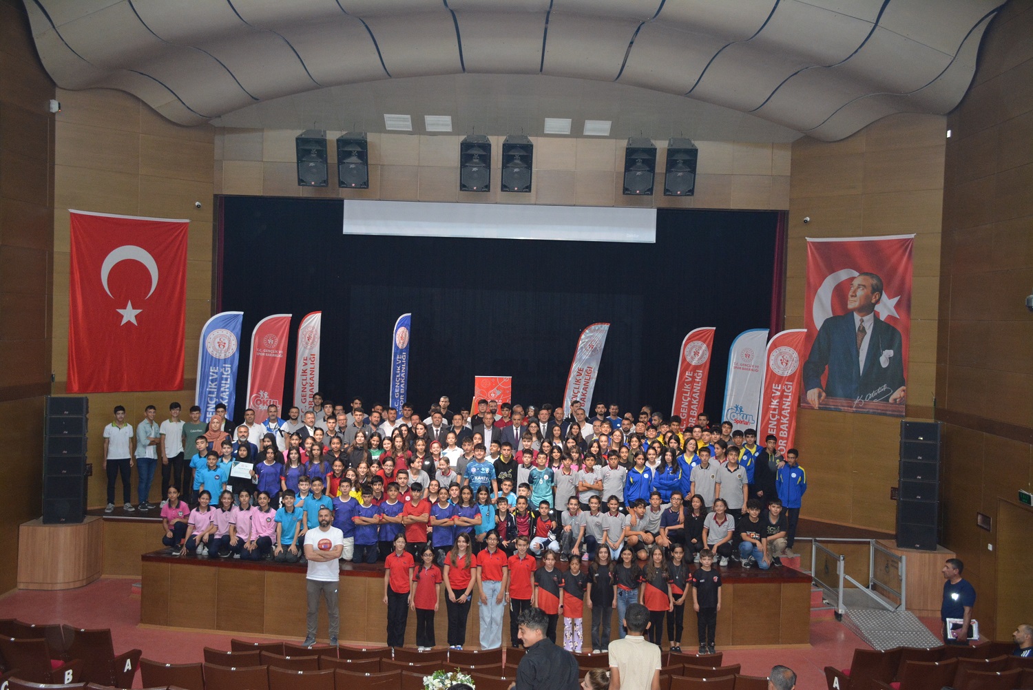 200 Okula Spor Malzemesi Desteği