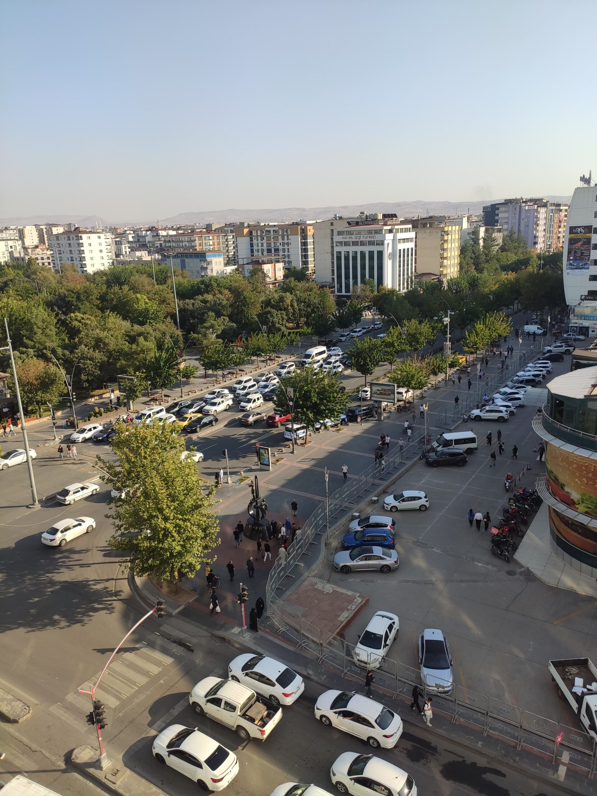 CADDE ÇİFT YÖNLÜ OLARAK TRAFİĞE KAPATILACAK