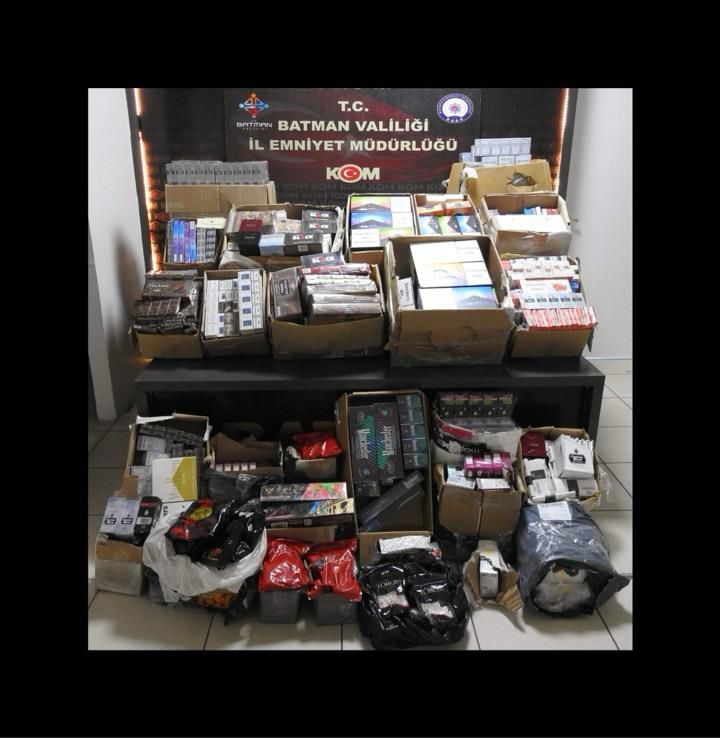 Kargo Aracında Yüklü Miktarda Kaçak Ürün Ele Geçirildi