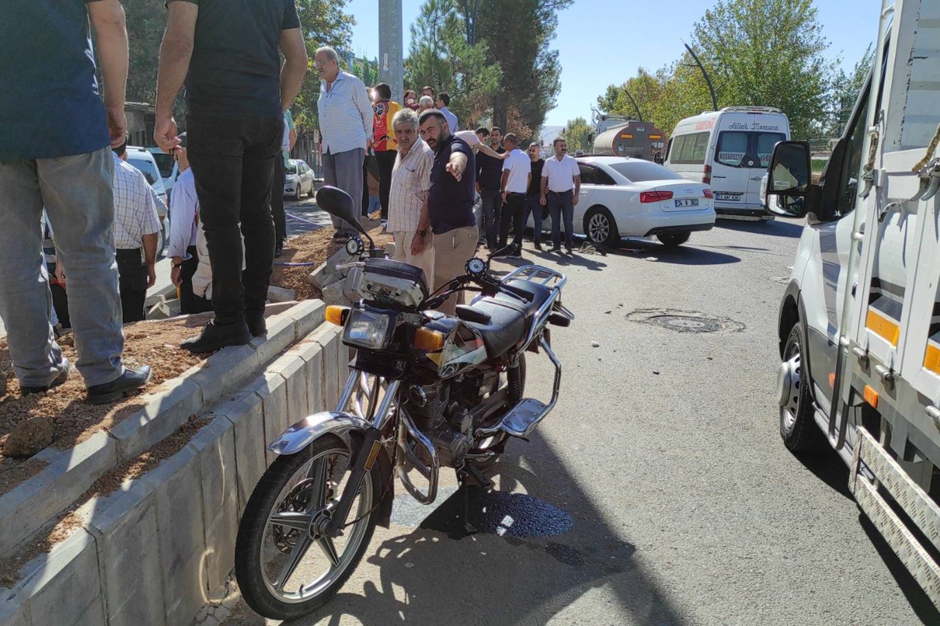 Otomobil ile Motosiklet Çarpıştı: 2 Yaralı