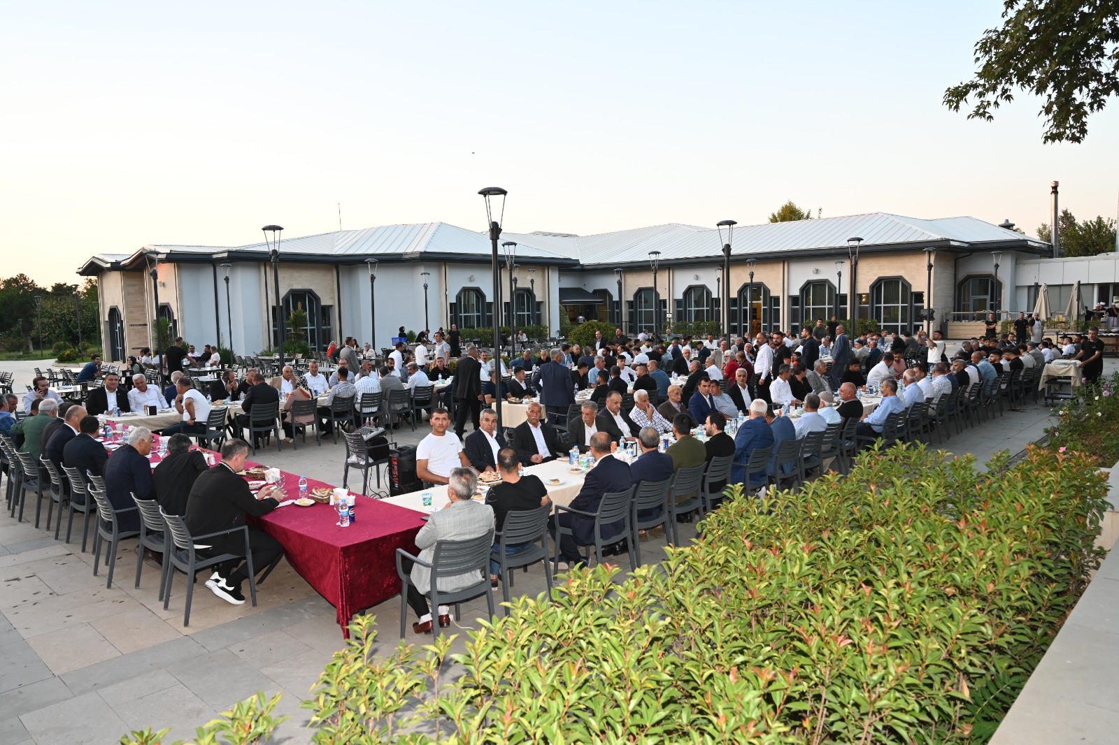 Vali Canalp, Evdel Ailesinin Dayanışma Yemeğine Katıldı