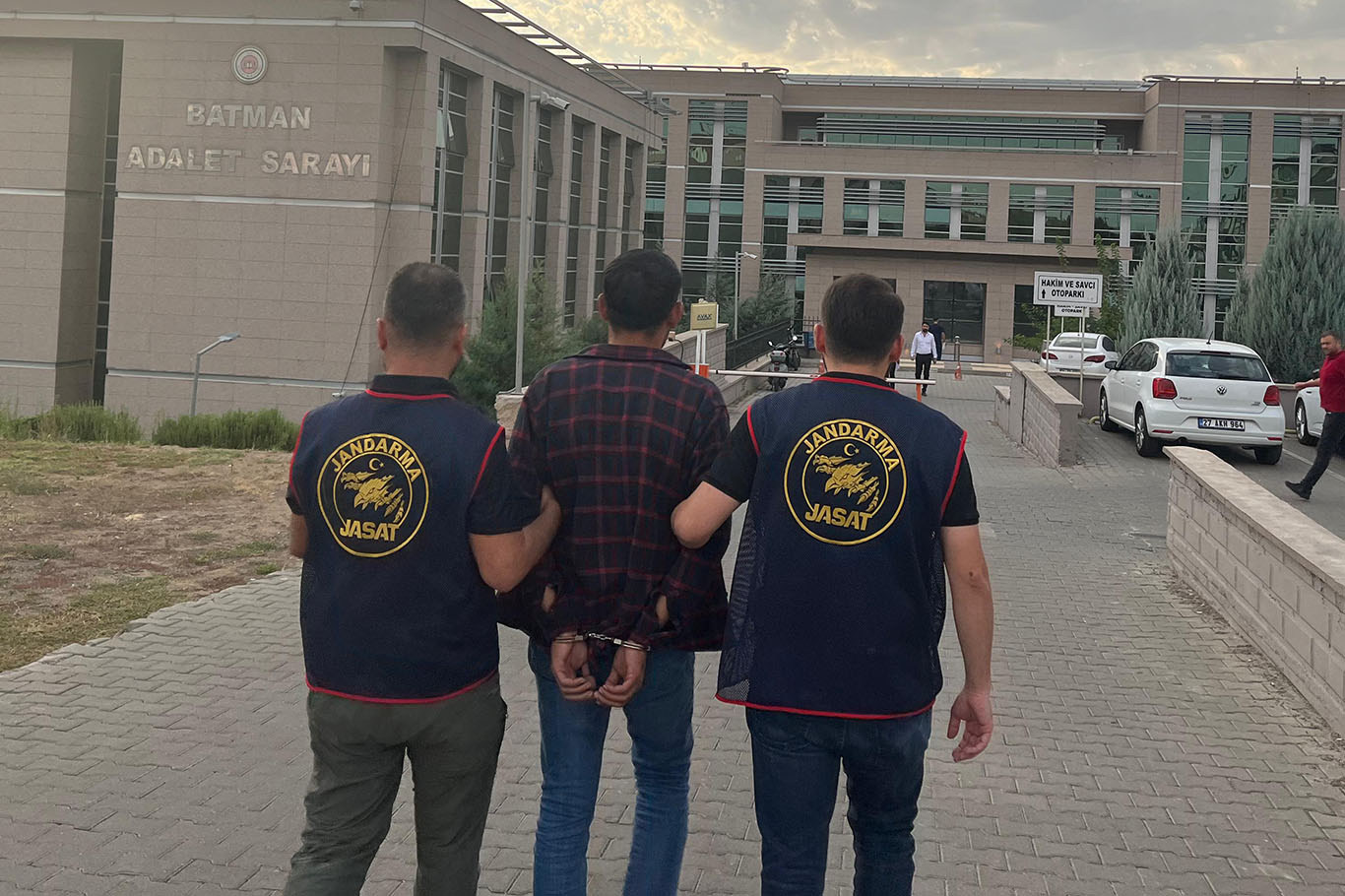 Onlarca suç kaydı bulunan 2 kişi yakalandı