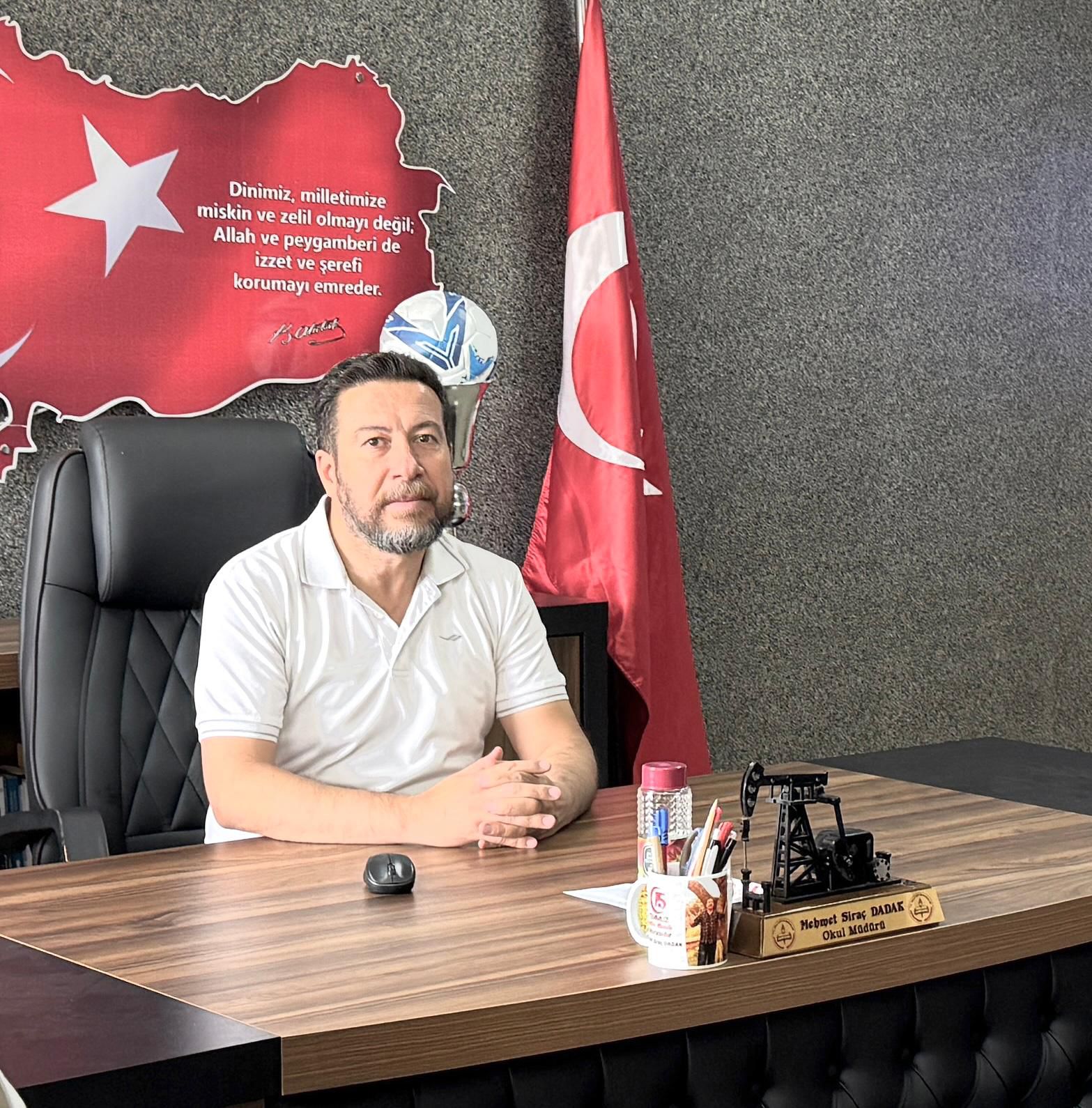 Proje Okulu Müdürü Dadak, Yılın Öğretmeni Seçildi