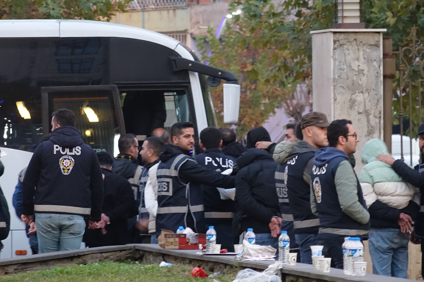 BATMAN’DA GERGİN ANLAR: ÇOK SAYIDA GÖZALTI!