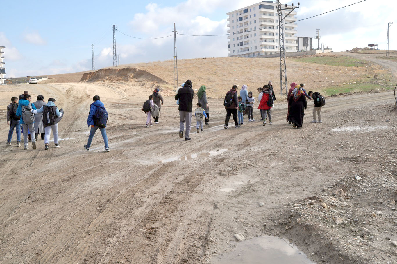 Kardelen Mahallesi Sakinlerinden Yol Sorununa Çözüm Çağrısı