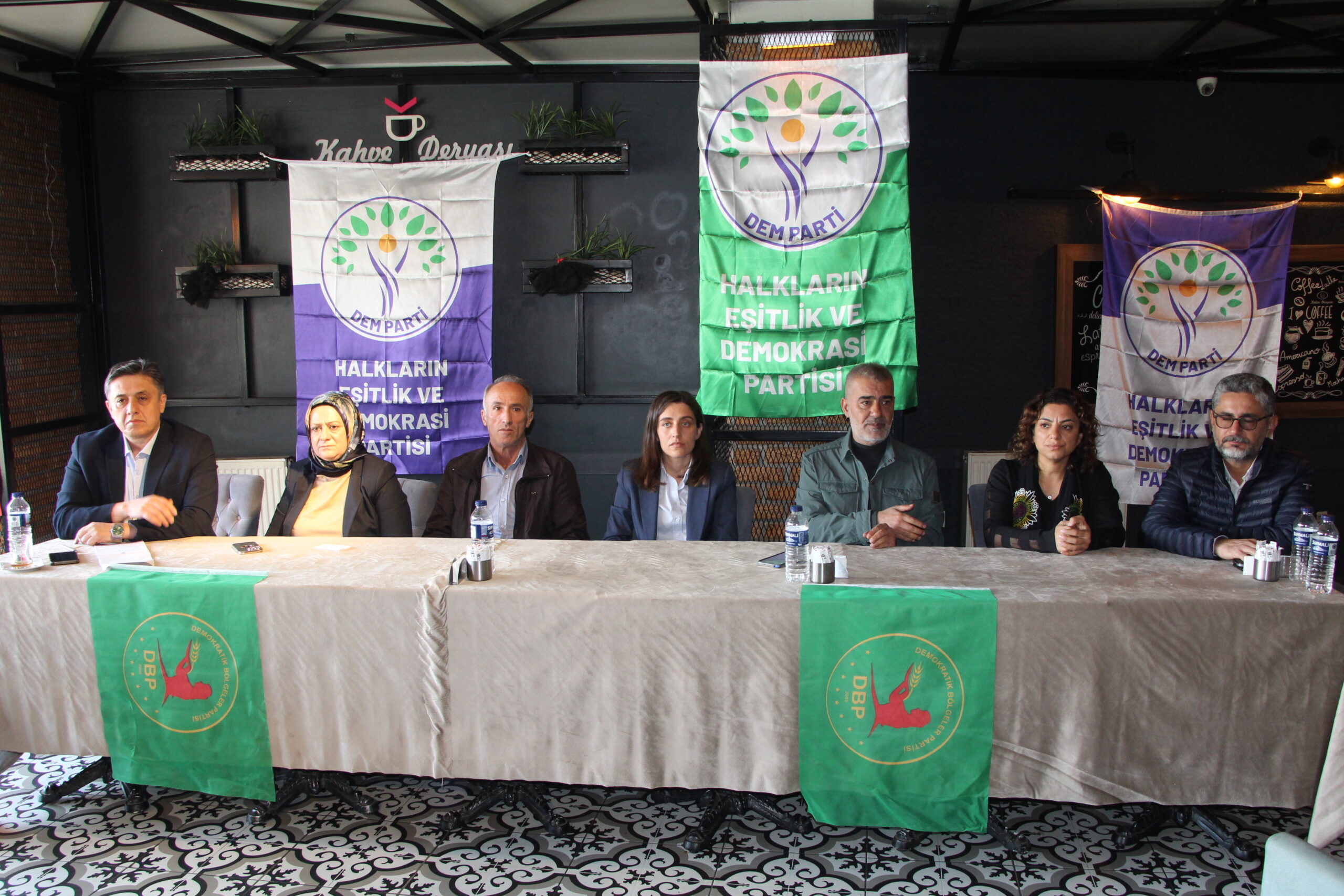 Tekik: “Eşbaşkanlarımız belediyeye özgürce girene kadar mücadelemiz sürecek’